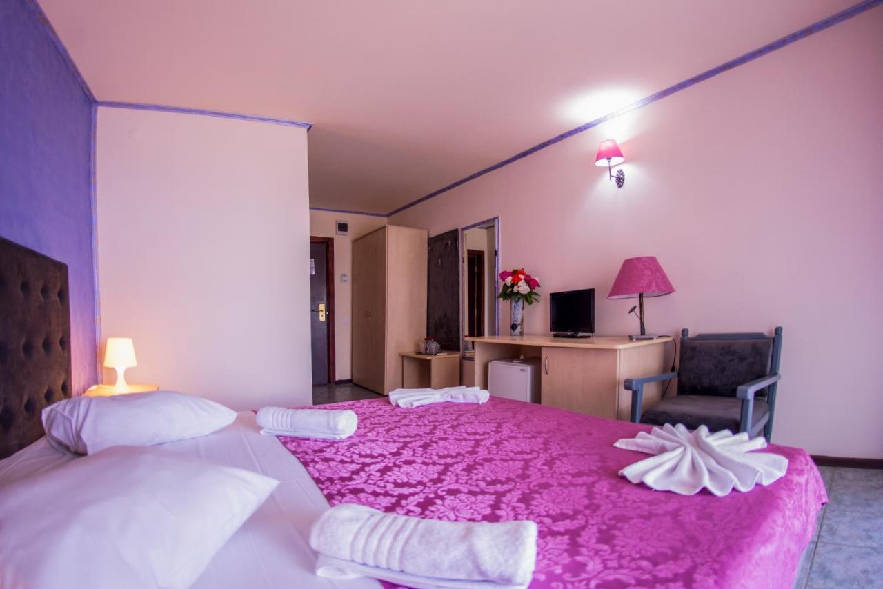Voila Mamaia Hotel Bagian luar foto