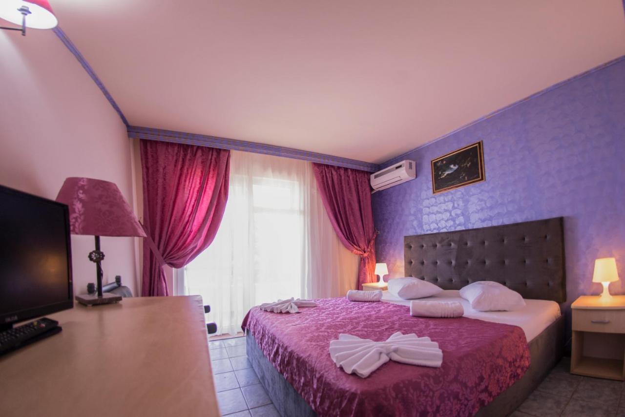 Voila Mamaia Hotel Bagian luar foto