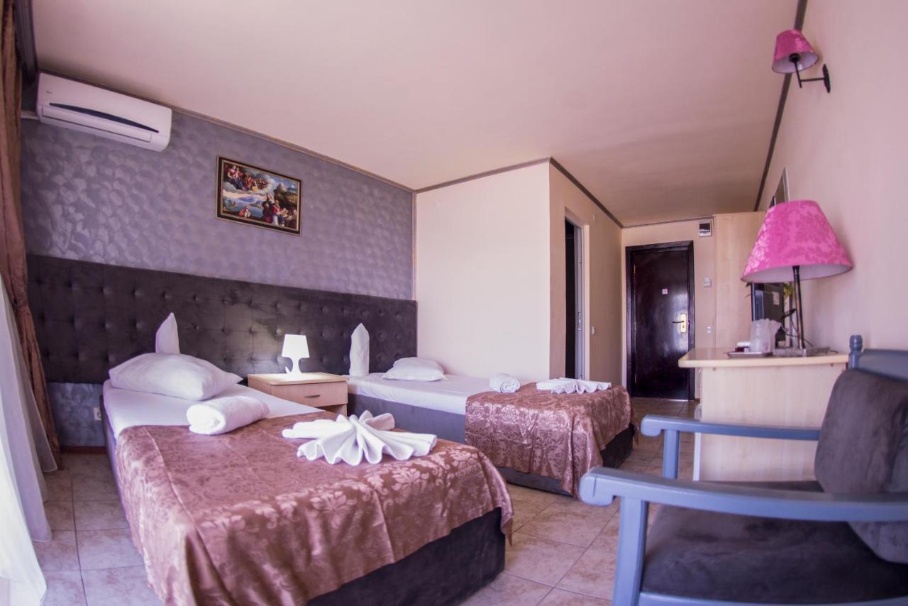 Voila Mamaia Hotel Bagian luar foto