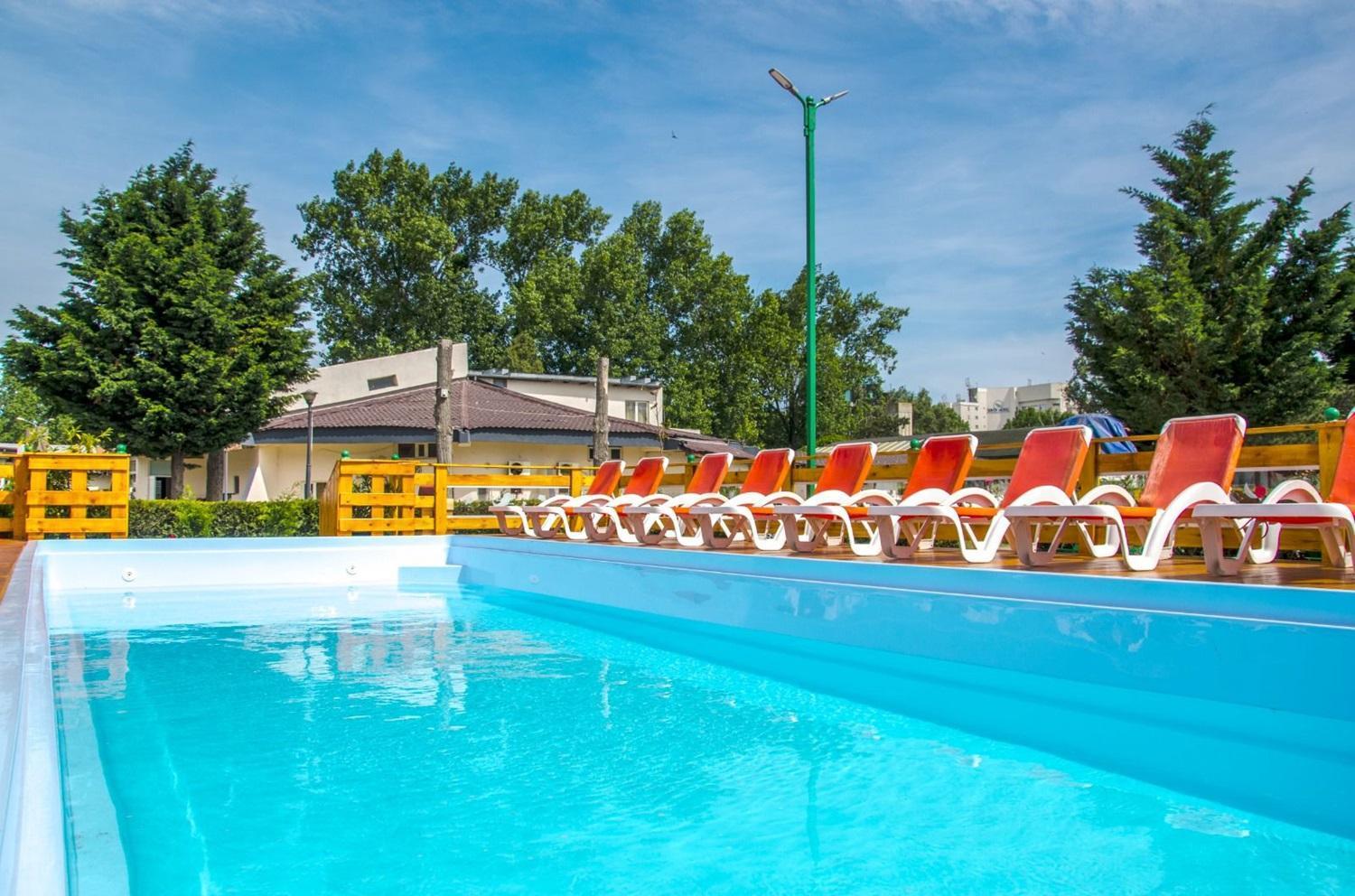 Voila Mamaia Hotel Bagian luar foto