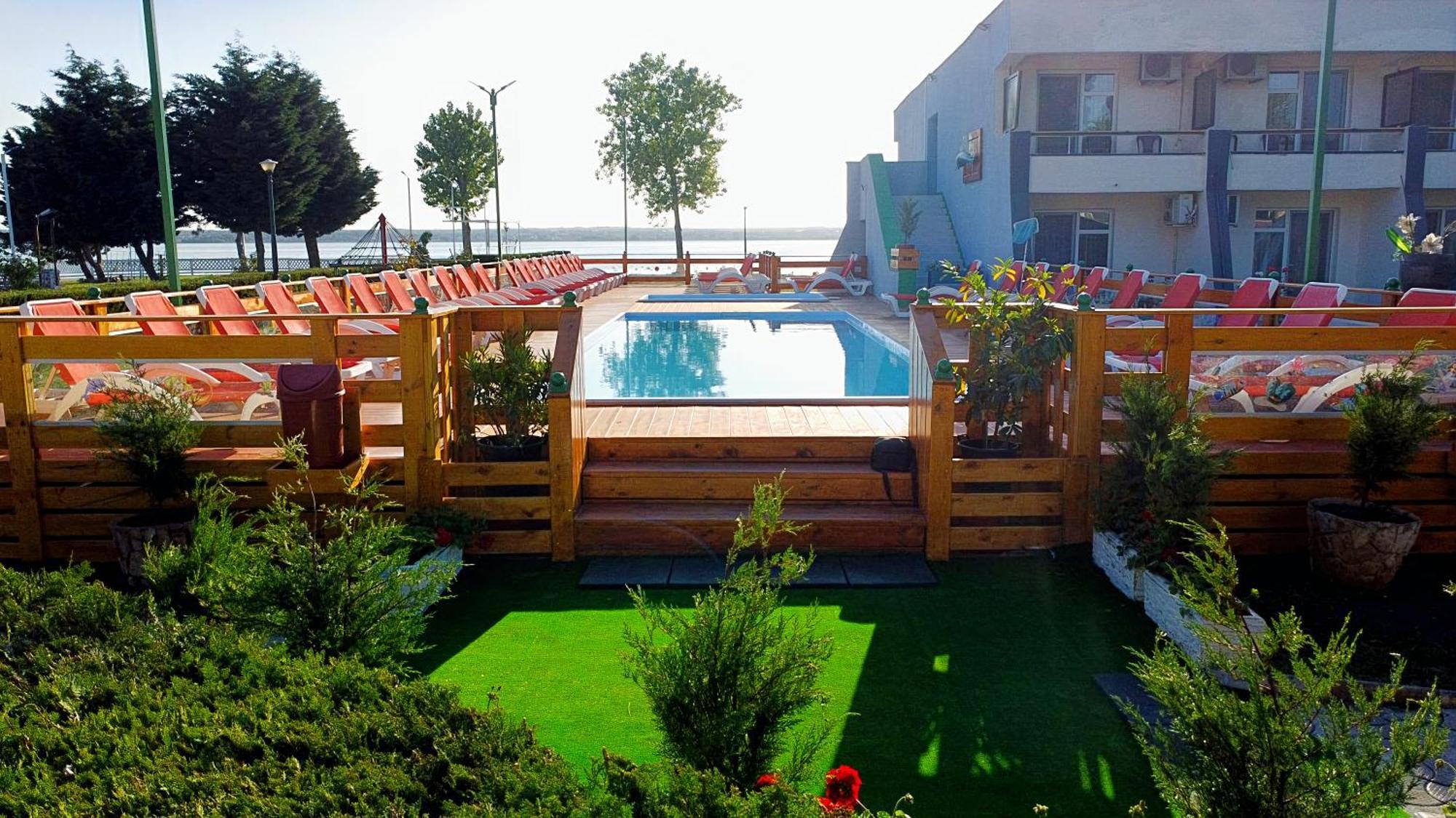Voila Mamaia Hotel Bagian luar foto