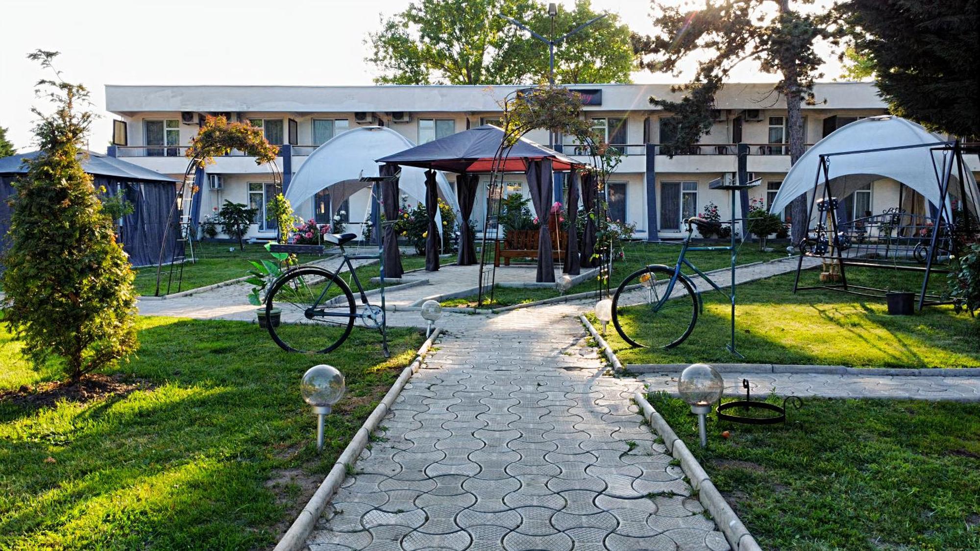 Voila Mamaia Hotel Bagian luar foto