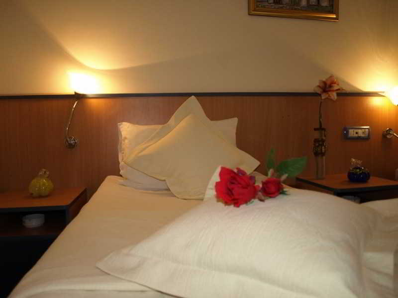 Voila Mamaia Hotel Bagian luar foto