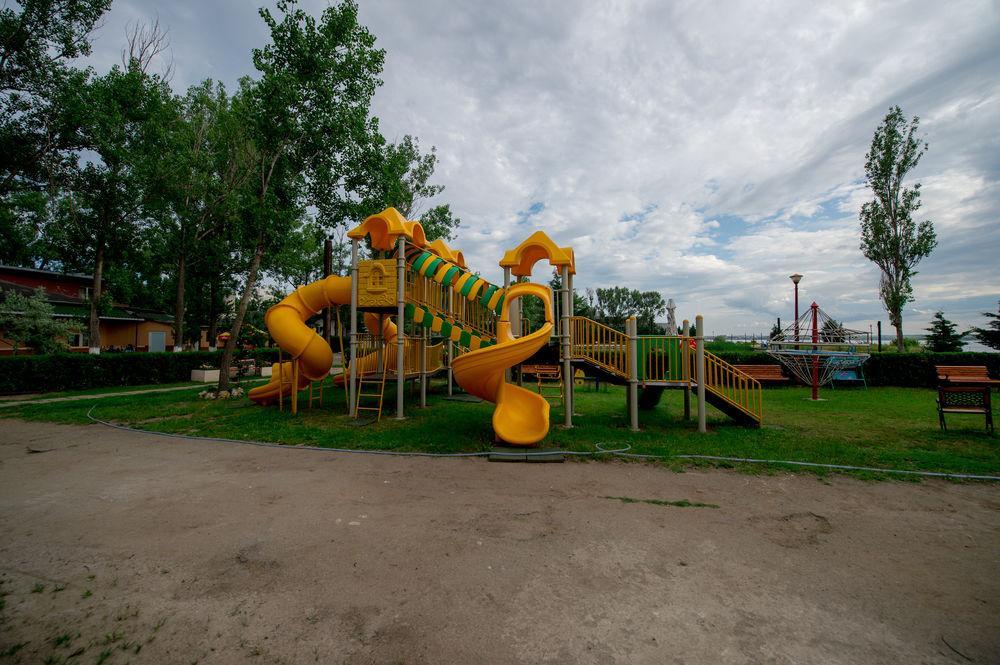 Voila Mamaia Hotel Bagian luar foto