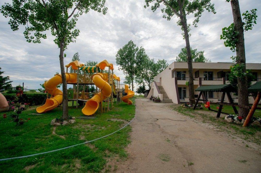 Voila Mamaia Hotel Bagian luar foto