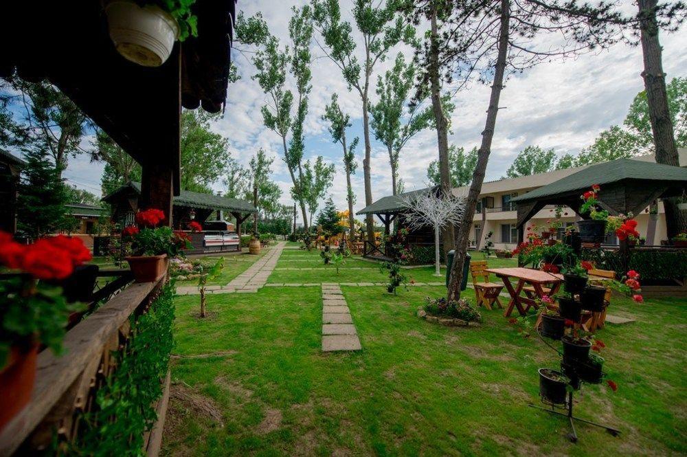 Voila Mamaia Hotel Bagian luar foto