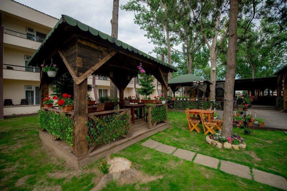 Voila Mamaia Hotel Bagian luar foto