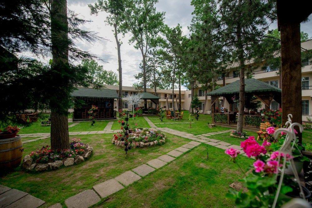 Voila Mamaia Hotel Bagian luar foto