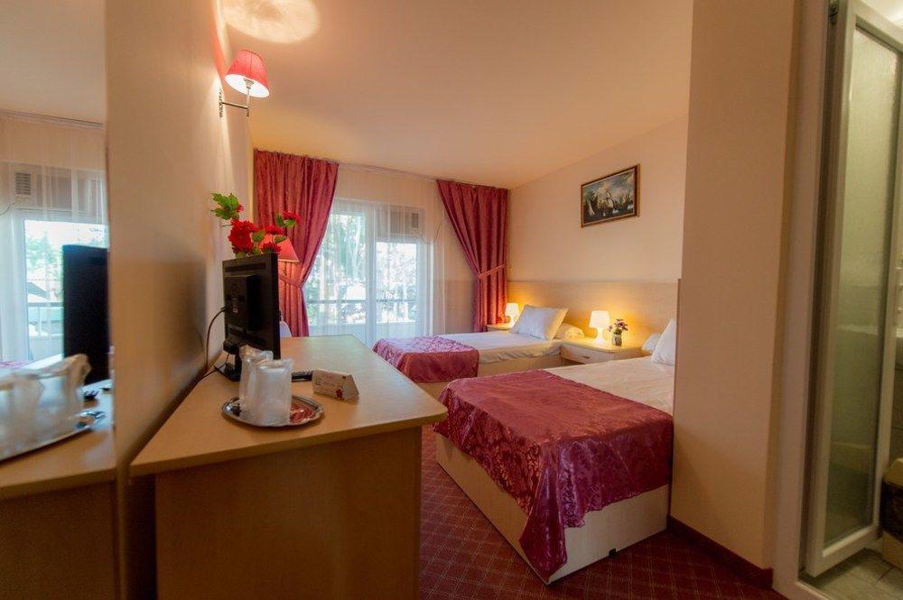 Voila Mamaia Hotel Bagian luar foto