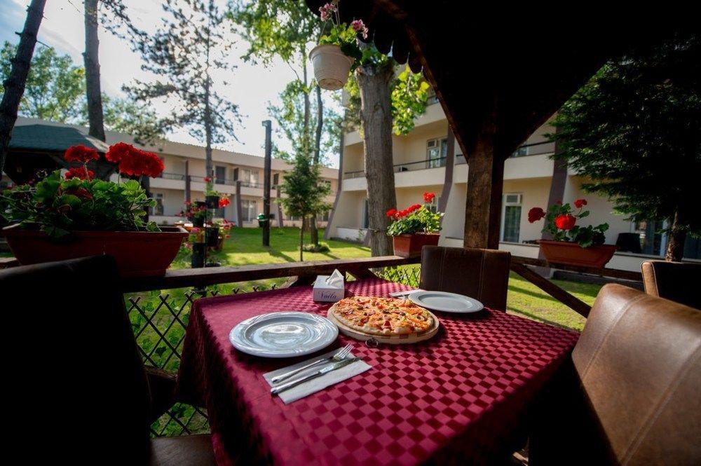 Voila Mamaia Hotel Bagian luar foto