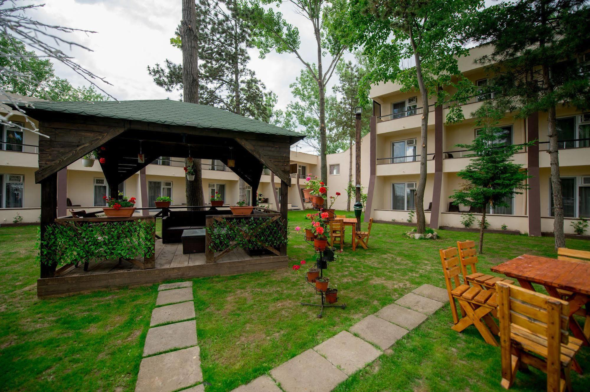 Voila Mamaia Hotel Bagian luar foto