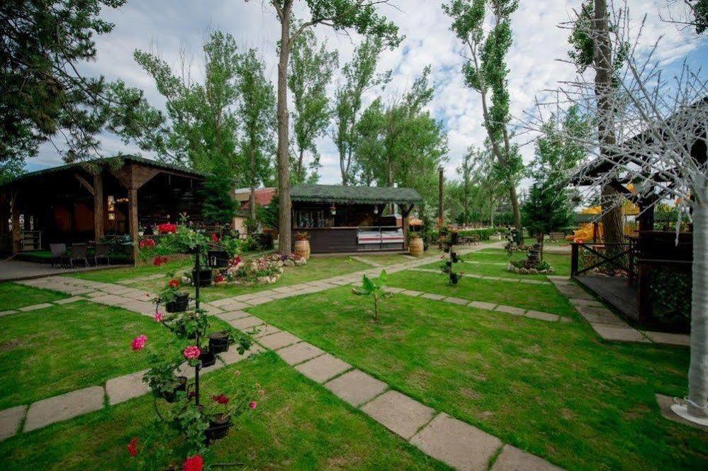 Voila Mamaia Hotel Bagian luar foto