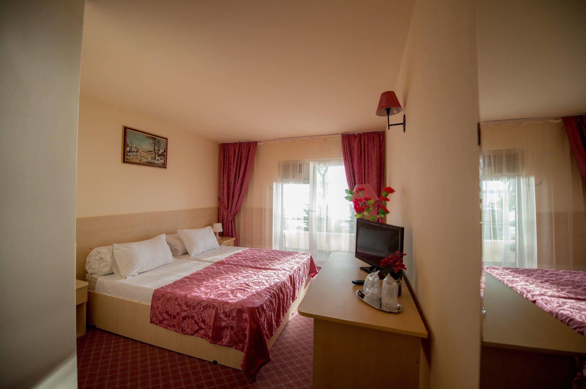 Voila Mamaia Hotel Bagian luar foto