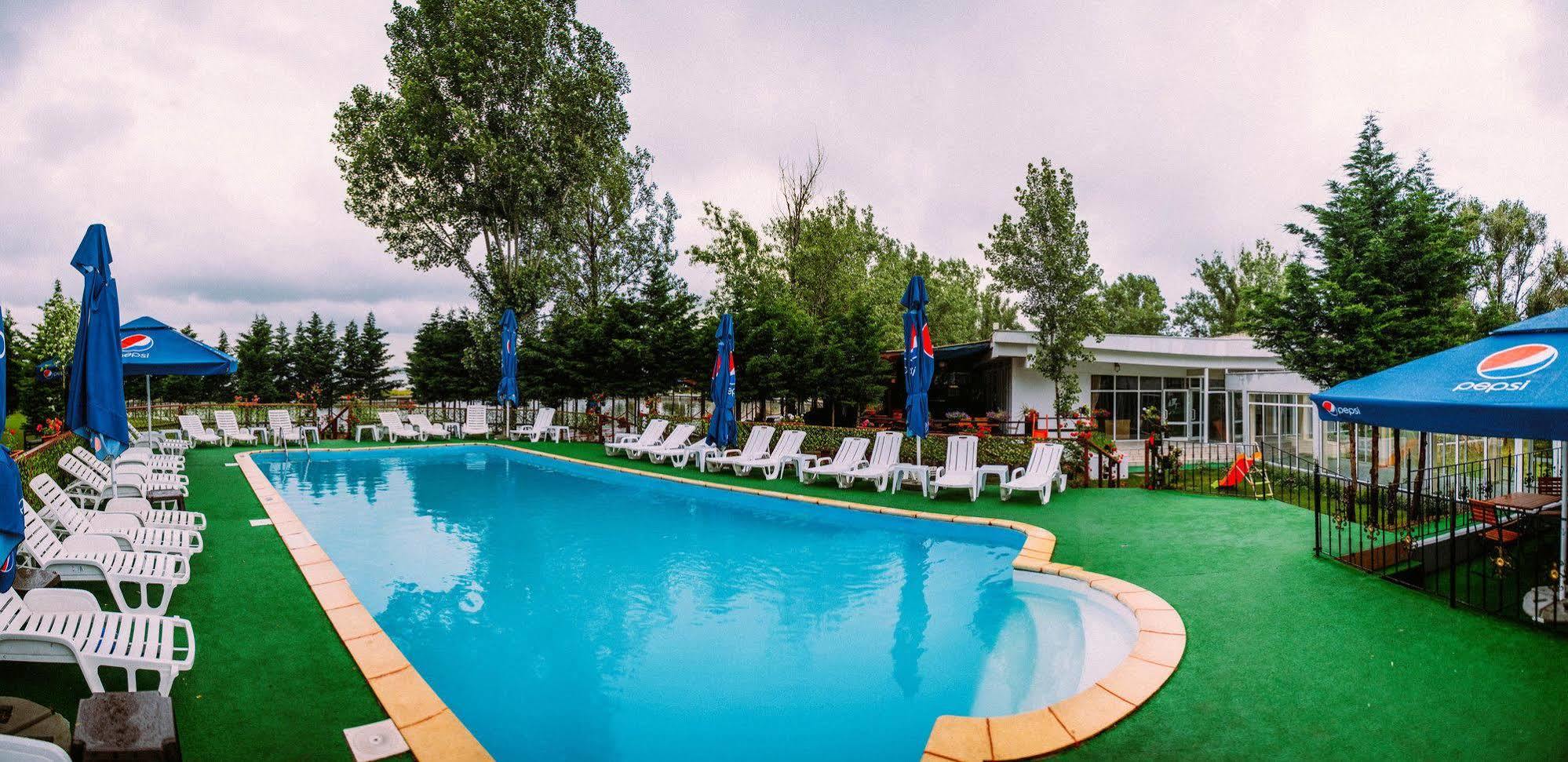 Voila Mamaia Hotel Bagian luar foto